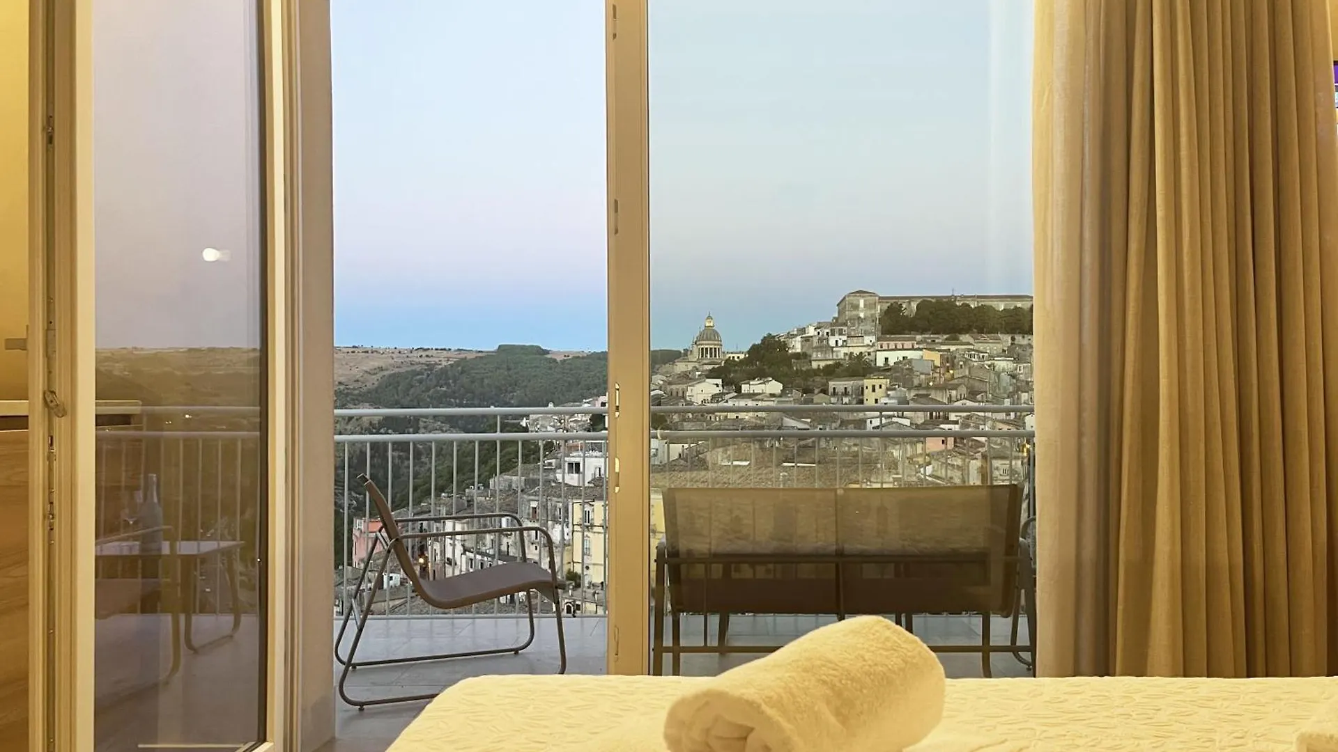 Apartment La Casa Di Irene - Suites Con Vista Ragusa Italy