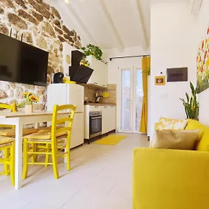 Lo Stazzo Della Dottoressa , Enas Italia
